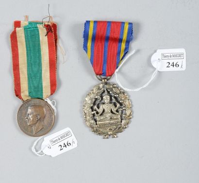 null Une medaille de l'Unite Italienne 1848-1918, en bronze à l'effigie de Victor...