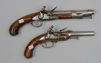 null Un pistolet a silex modèle 1779 de marine, platine marquée: "Manufacture Royale...