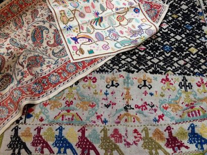 null Textiles divers: tapis de table en Kalamkhari, impression sur coton de motifs...