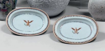 CHINE DE COMMANDE pour les États-Unis d'Amé­rique. Deux petits plats ovales décorés...