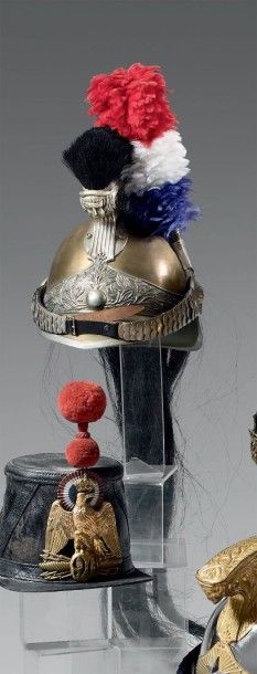 null Casque de gendarme à cheval modèle 1913, présenté avec un plumet tricolore.
Époque...