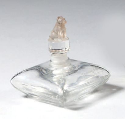 D'Orsay «Toujours Fidèle» - (1913)
Flacon en cristal incolore pressé moulé de Baccarat...