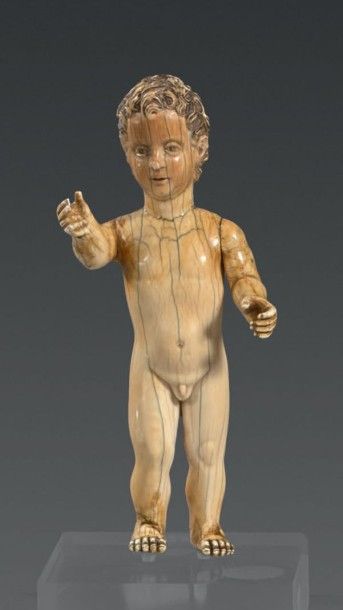 null Grande statuette en ivoire, sculptée en ronde-bosse représentant l'Enfant Jésus,...