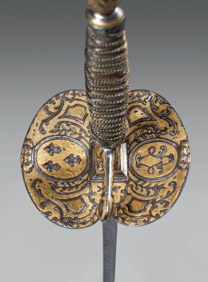 null Rare épée de cour donnée par Louis XVI:
Garde en acier ciselée à fonds damasquinés...