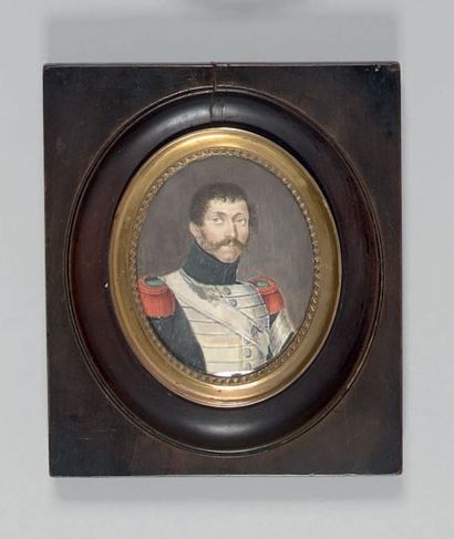 null Miniature ovale sur ivoire: Portrait d'un voltigeur fusilier du 3e ou 6e régiment...