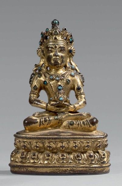 TIBET Statuette d'Amitayus en bronze doré et incrus­tations de cabochons de turquoises,...