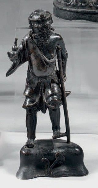 CHINE Statuette de Li Tieguai debout sur une jambe en bronze à patine brune et traces...