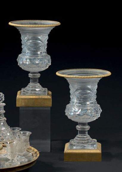 null Paire de vases en cristal moulé-taillé à monture de bronze ciselé et doré; le...
