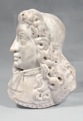 null Profil de Gentilhomme en buste en marbre sculpté
XVIIème siècle
H: 22 - L: 18...
