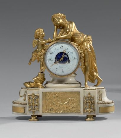 null Pendule en bronze ciselé et doré et marbre blanc de Carrare au thème de Vénus...