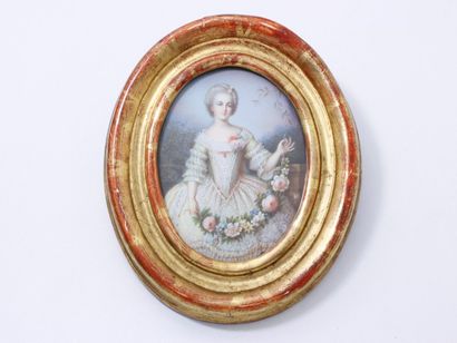null Grand portrait miniature ovale peint sur ivoire d'une jeune femme dans une belle...