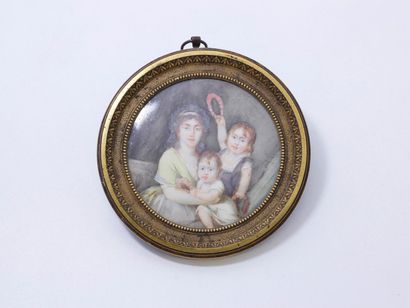 null Portrait miniature rond peint sur ivoire représentant une mère et ses deux enfants...
