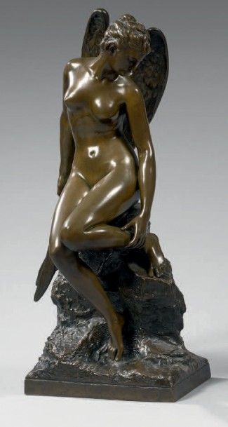 BOUCHER Alfred (1850 - 1934) «L'hirondelle blessée». Épreuve en bronze à patine brune,...