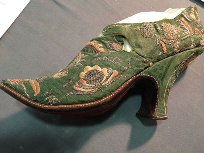 null Rare paire de souliers pour dame, époque Louis XV, vers 1720. Damas de soie...