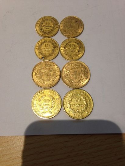4 pièces de 10 Francs or (une pièce trouée)
Pièce...