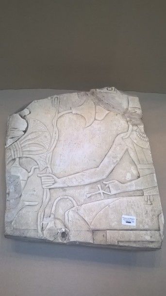 BAS RELIEF. Calcaire De style égyptien XIXème...