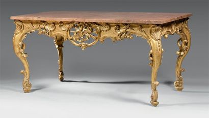 null Importante table à gibier, à toutes faces, en bois finement sculpté et doré...