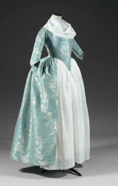 null Manteau de robe à l'anglaise, époque Louis XVI, taillé dans un lampas de soie...