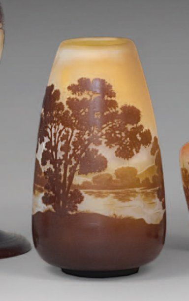 GALLÉ Émile (1846-1904) Vase de forme ovoïde. Épreuve de tirage industriel réalisée...
