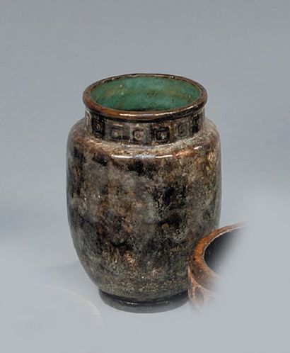 SERRÉ Georges (1889-1956) Vase ovoïde sur talon et petit col droit en grès à décor...