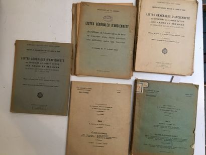 null Lot de 11 annuaires de l’infanterie, reliures toile verte, des années : 1881,...
