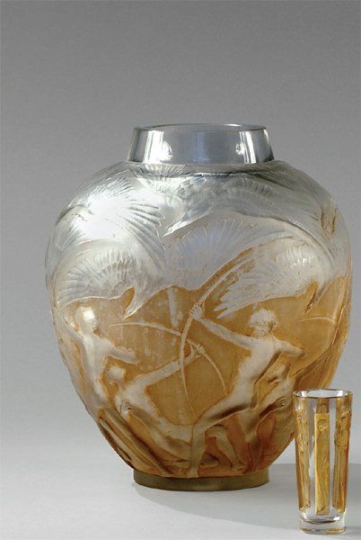 LALIQUE René (1860-1945) Vase « Archers». Épreuve de tirage industriel réalisée en...