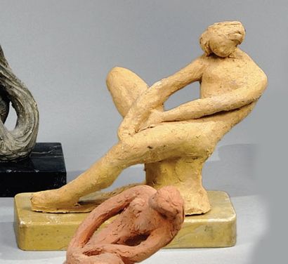 MORLAIX Émile (1909-1990) « Femme nue assise mains entre les jambes ». Sculpture...