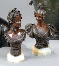 STRAETEN Van der Georges (1856-1928) « Buste de femme » Deux épreuves en bronze à...