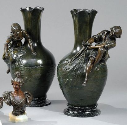 MOREAU Auguste- Louis (1855-1919) « Retour de pêche ». Deux vases se faisant pendant,...