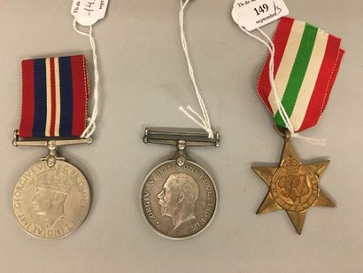 null 3 médailles britanniques : médaille de la Guerre de 1939-1945 en argent avec...