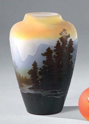 GALLÉ Émile (1846-1904) Vase de forme ovoïde allongée. Epreuve de tirage industriel...