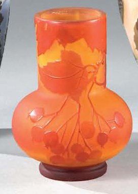 GALLÉ Émile (1846-1904) Vase à base bulbeuse et col cylindrique. Epreuve de tirage...