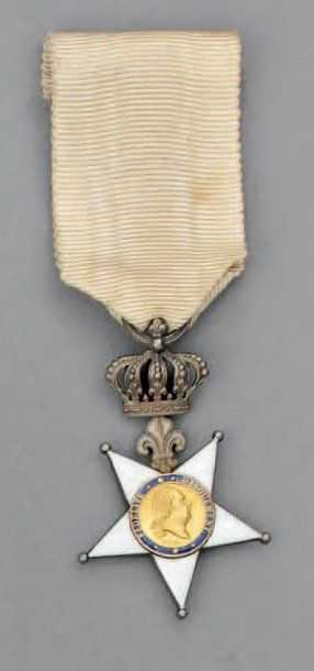 null Croix de l'ordre de la Fidélité en argent, émaillée, centres en or ; belle fabrication...