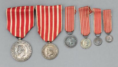 null Six Médailles d'Italie en argent, une d'ordonnance par Barre, une demi taille...