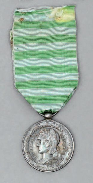 null Médaille de Madagascar en argent, avec son ruban, première expédition de 1883/1886...