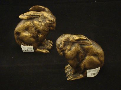 null Couple de lapins assis Paire de bronzes à patine brun clair Haut. 8 cm env