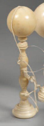 Bilboquet en ivoire tourné. XIXème siècle...