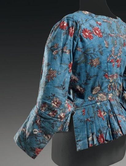 null Caraco en Indienne, fond bleu indigo, vers 1770-80, modèle à basques plissées,...