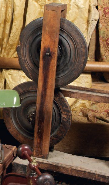 null 4 Rouets en bois, XIXème siècle : utilisés pour filer la laine ou le lin.