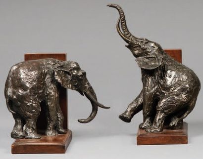 ARY-BITTER (1883-1973) (d'après) Paire de serres livres « Éléphants ». Épreuve en...