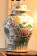 SAMSON à Paris Potiche balustre couverte en porcelaine, décor dans le goût de la...