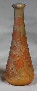 GALLE Vase piriforme. Epreuve de tirage industriel réalisé en verre doublé orange...