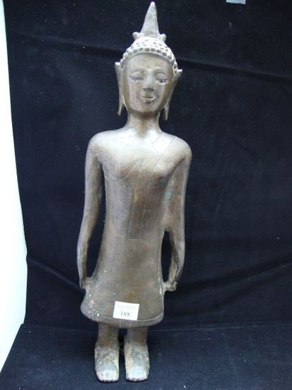 null THAILANDE Statuette en bronze représentant une figure de Bouddha debout, les...