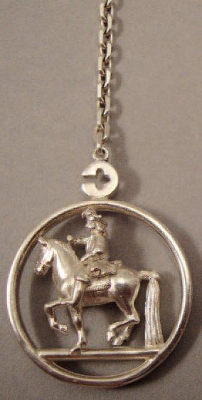 null Porte clef en argent, représentant Louis XIV Roi de France à cheval. Poids :...