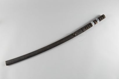 null WAKIZASHI.
Lame de 53,4 cm, ubu, un mekugi-ana, non signée et rouillée.
XIXème...