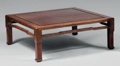 CHINE Table basse de forme carrée en palissandre.
Fin du XIXème siècle
Dim. 34 x...