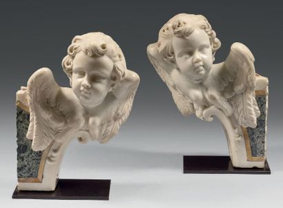 null Paire de bustes d'anges finement sculptés en marbre blanc et marbre campan plaqué....