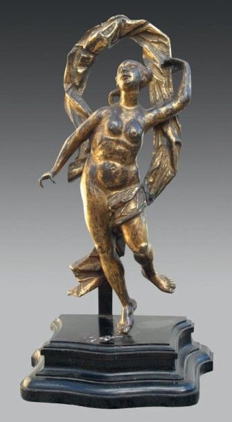 null Vénus dansant, avec un voile formant des volutes... Statuette en bronze doré.
Travail...