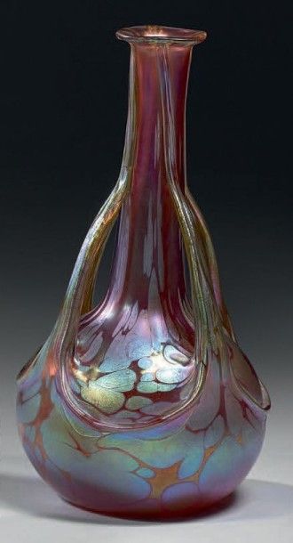 LOETZ Johann (1880 - 1940) Vase ovoïde à long col droit évasé. Épreuve réalisée en...