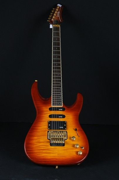 null Guitare VANTAGS made in Korea N° 931 9861
Modèle 728 DGT Bois vernis violon...